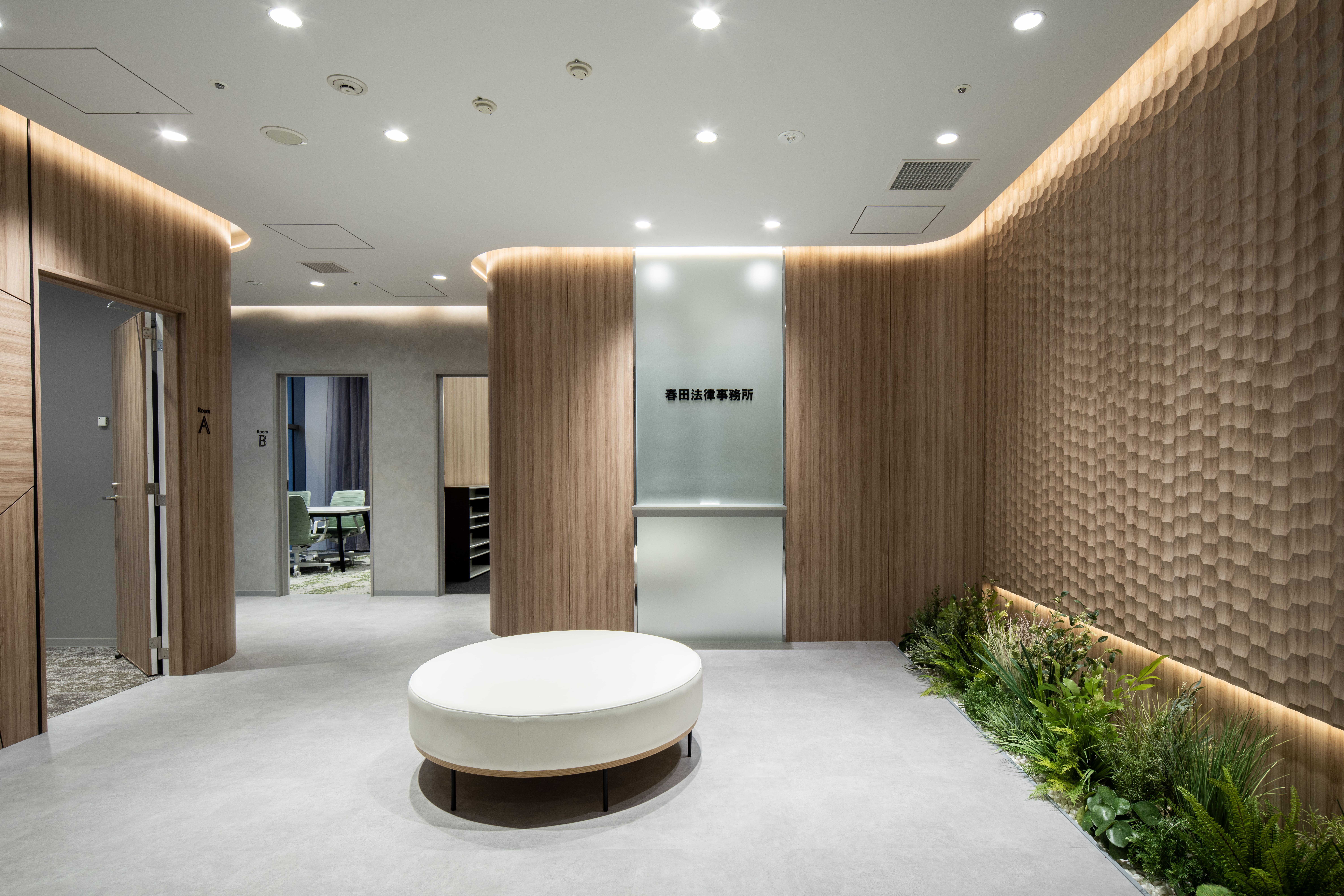 【多様な弁護士と協同】【柔軟な働き方】【働きに見合った収入】